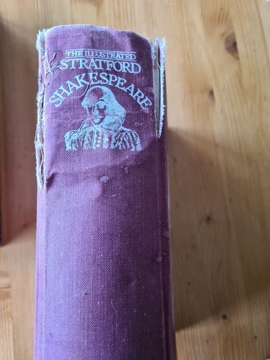 Large The Illustrated Stratford Shakespeare. By  Chancellor Press. LARGE VOLUME BOOK.