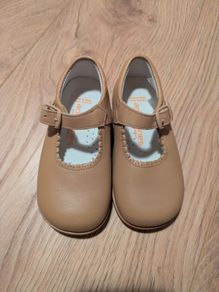 New toddler shoes size 22 (UK 5)