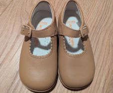New toddler shoes size 22 (UK 5)
