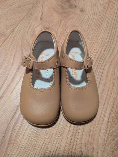 New toddler shoes size 22 (UK 5)