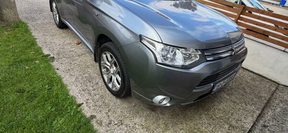 15 Mitsubishi Outlander PHEV 4W