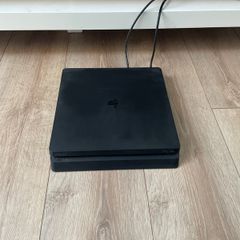 Playstation 4 Slim 500GB console and controller