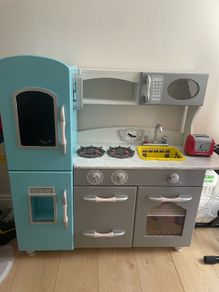 play kitchen
