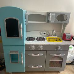 play kitchen