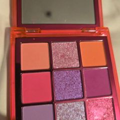 Huda Neon Pink Obsessions Palette