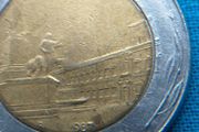 Vintage 1987 Italy 500 lire coin. Quirinale. Production Error.