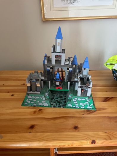 Lego King Leo's Castle