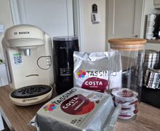 Bosch coffee machine, milk frother, Costa pods