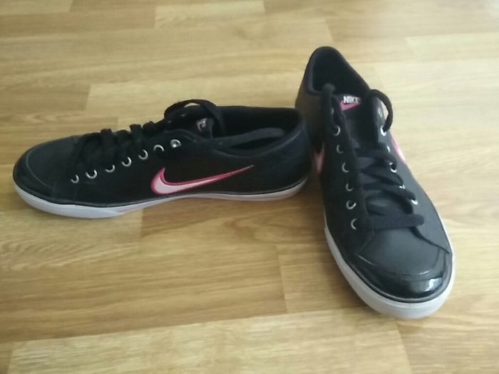 Nike Black Runners with Pink Tick