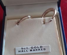 ladies 9ct gold earrings