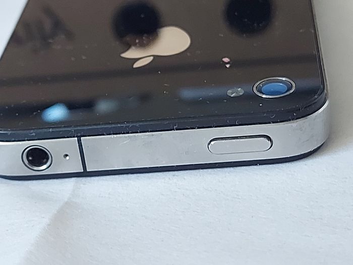 Apple Iphone 4, 8GB, Vodafone Network, in excellent condition and working Great