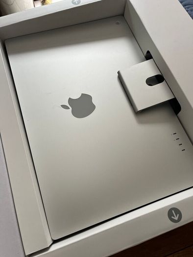 Apple 24 iMac M1 8-Core CPU / 8-Core GPU  Silver