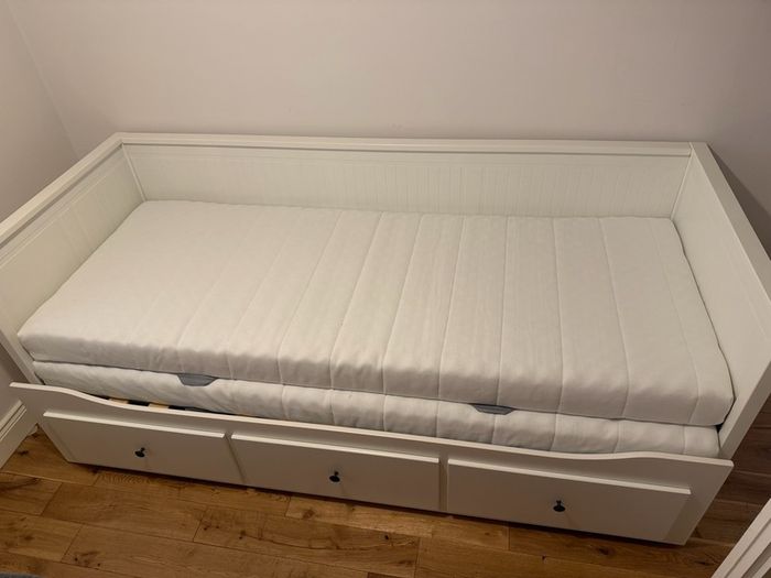 Hemnes day bed/ sofa bed with mattress