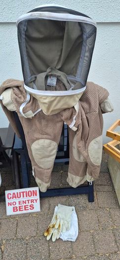 4 Beehives & Bees with ALL equipment