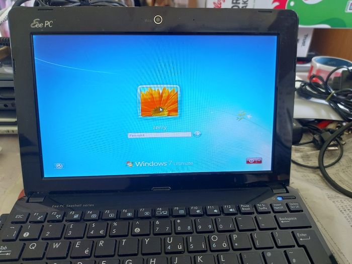 EEPC Seashell Series, Red, Intel Atom CPU N2600, 1.6GHz, 1GB Ram, 320GB HDD, Windows 7 Ultimate, Opera, Chrome