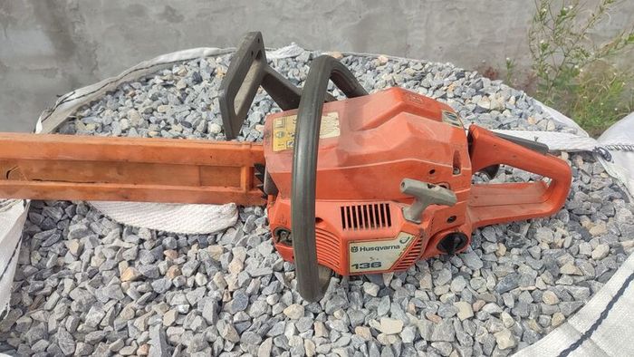 Husqvarna 136