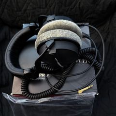 Beyerdynamic DT 770 PRO Closed-Back Studio Headphones - 250 Ohm