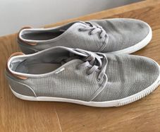 Toms sneakers