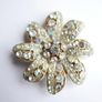 Vintage Gold Tone Metal Rhinestone Flower Pin Brooch Image 3