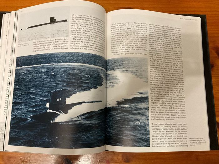 War book 'Submarines.The Illustrated History'