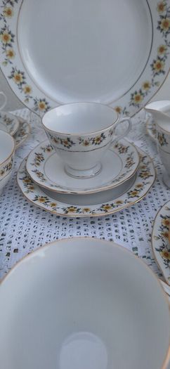 Vintage 21pce Fine Porcelain Teaset Yellow Floral & Gold Trim. 1970s- 1980s
