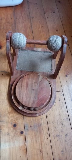Premium cat scratching station