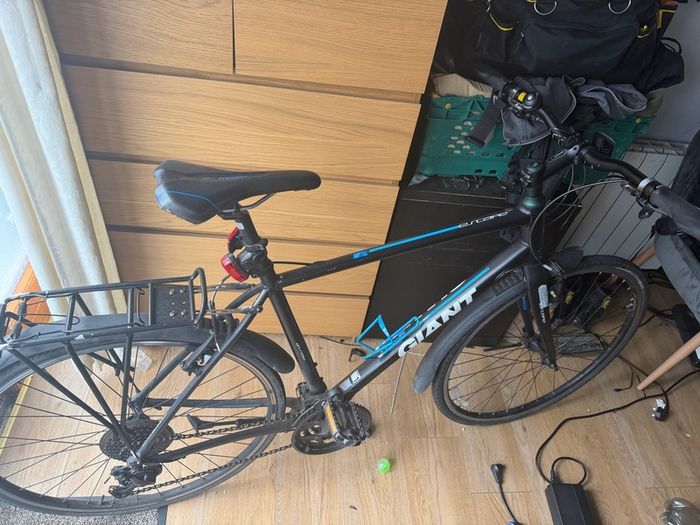 Giant Hybrid Commuter Bike - Large Frame - QUICK SALE