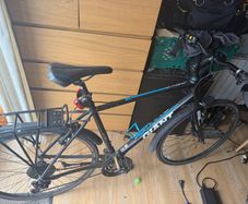 Giant Hybrid Commuter Bike - Large Frame - QUICK SALE
