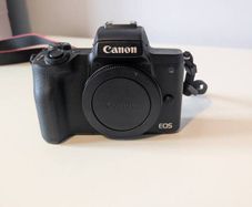 Canon M50