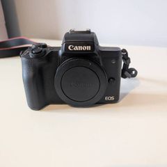 Canon M50