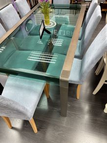 table and 8?chairs