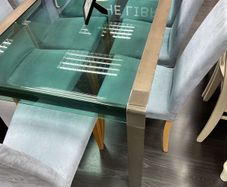 table and 8?chairs