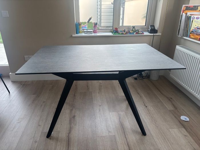 Calligaris Kent 4 seater dinning table