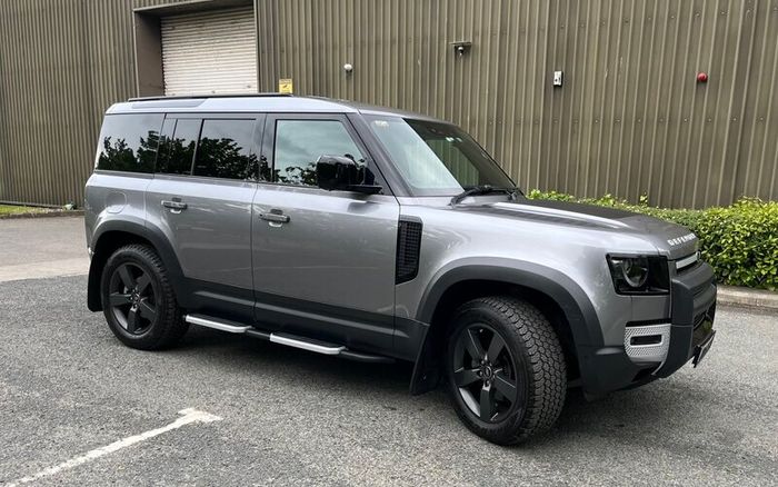 Land Rover Defender 2021