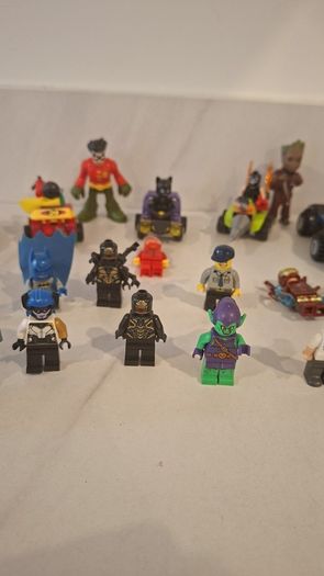 Lego Mini Figures x25