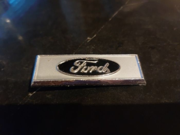 Ford badge