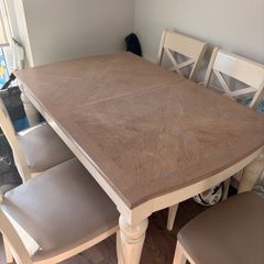 kitchen table (extendable) and 6 chairs