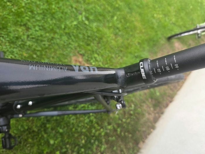 Cube attain road bike