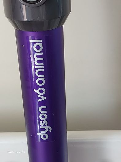 DYSON V6 Animal, with charger and Accesorie, in excellent condition