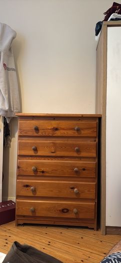 chest of drawers