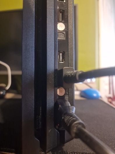 Sony playstation 4 pro 1tb 2 controller