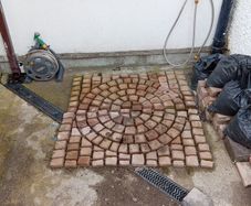 paving centre piece