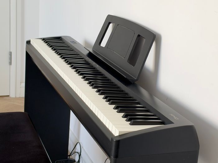 Roland FP-10 Digital Piano - Full Set with Stand, Stool & Pedal - Perfect Condition