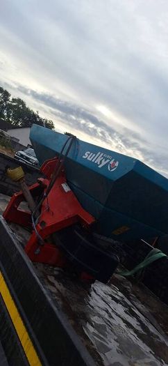 Sulky spreader