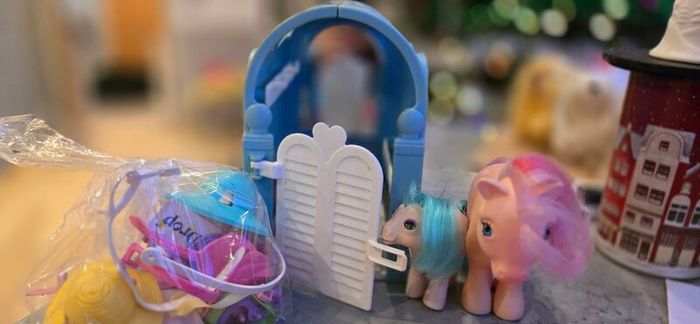 Pretty Parlour 1982 Complete (no box) with Peachy and Twinkles the Cat MLP G1 My Little Pony Accessories Playset