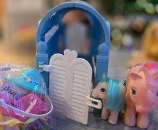 Pretty Parlour 1982 Complete (no box) with Peachy and Twinkles the Cat MLP G1 My Little Pony Accessories Playset