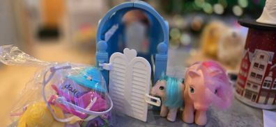 Pretty Parlour 1982 Complete (no box) with Peachy and Twinkles the Cat MLP G1 My Little Pony Accessories Playset