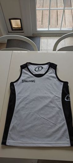 Basketball kit Spalding reversible black and white 10-11 years size 140