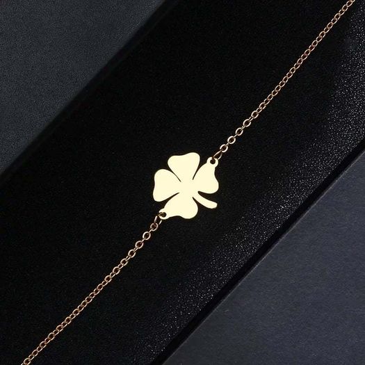 Jewelery with a clover