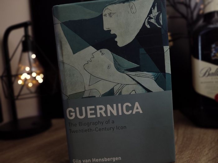 Guernica ! The Biography of a Twentieth-Century Icon ! Pablo Picasso ! 2004 ! by Bloomsbury !